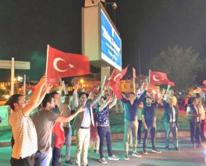 MHP ÇUKUROVA SEÇİM ZAFERİNİ  BÜYÜK BİR ÇOŞKUYLA KUTLADI