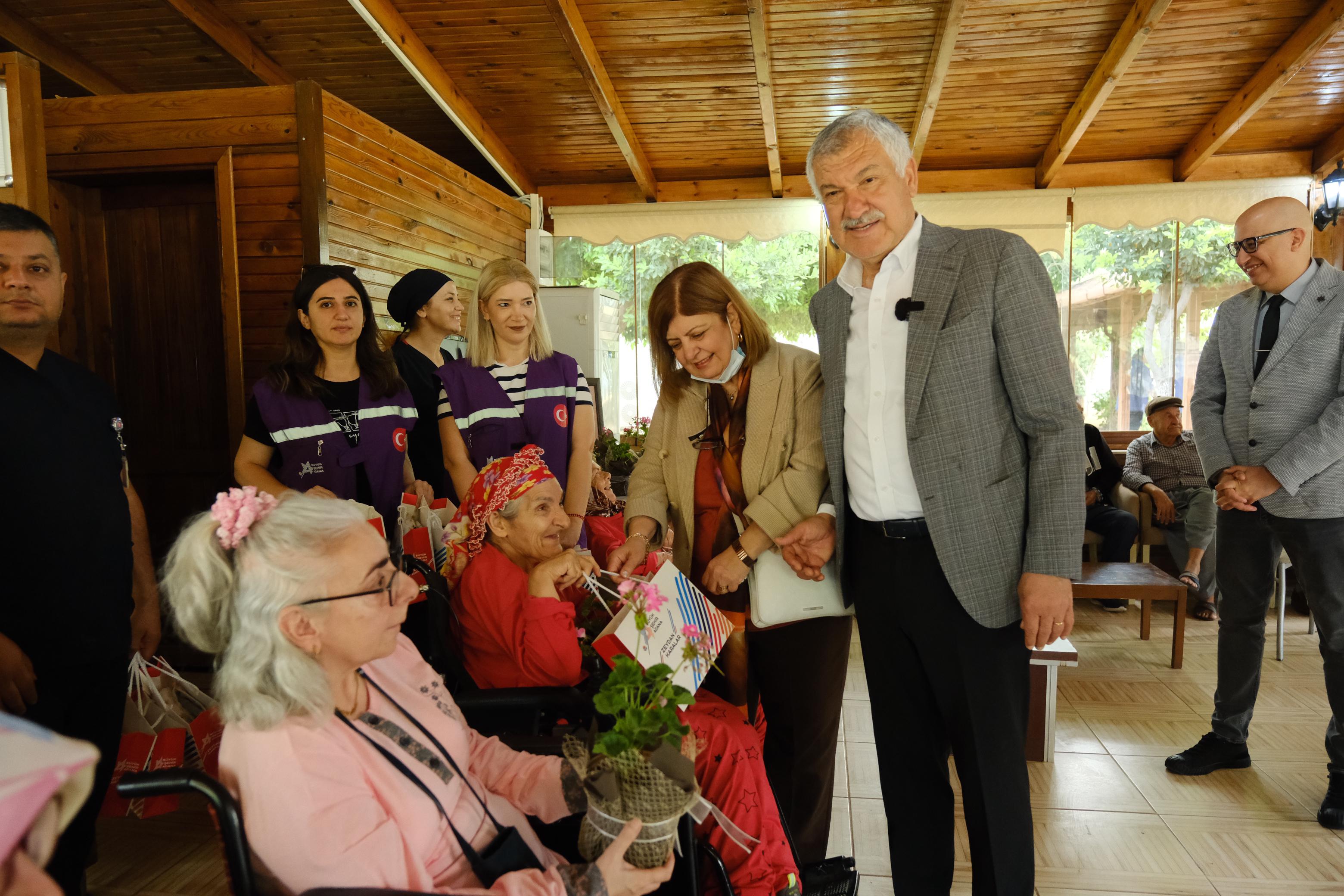 Dünyayı anne sevgisi ve şefkati sarsın