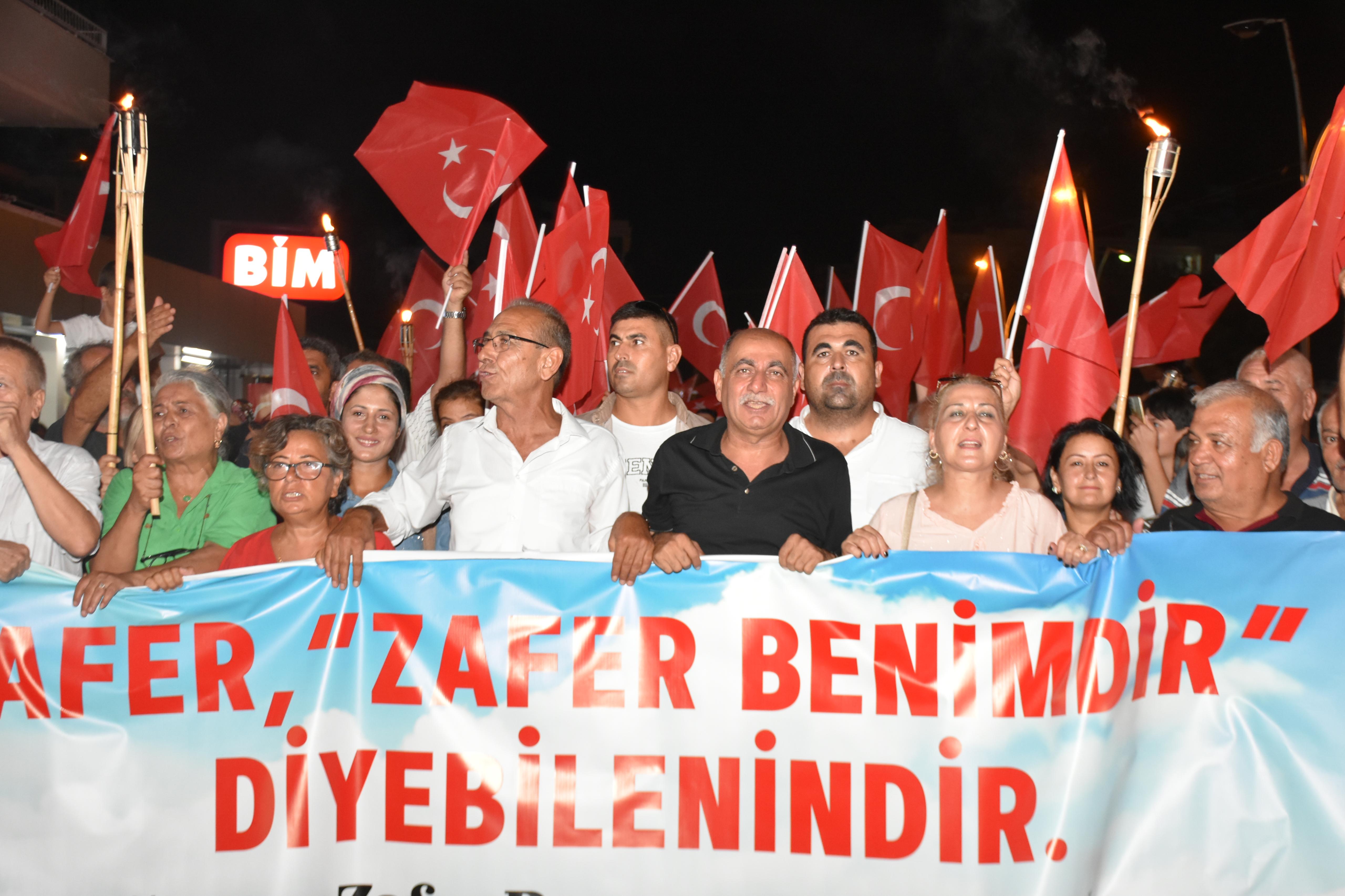 Yumurtalık Belediyesi’nin düzenlediği Zafer Yürüyüşü, vatandaşlar tarafından büyük ilgi gördü